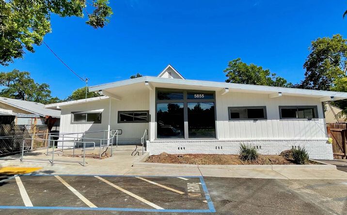 Pictures of Retail, Office property located at 5855 Auburn Blvd, Sacramento, CA 95841 for comps - image #1