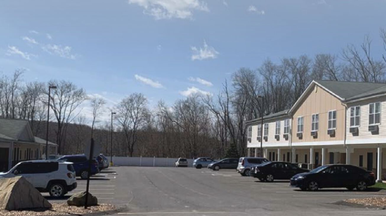 877 New Castle Rd, Slippery Rock, PA 16057