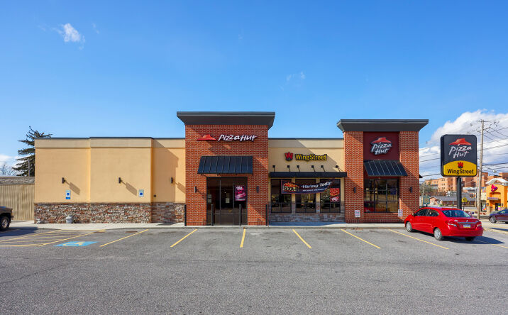 Pictures of Retail property located at 928 Lincoln Way E, Chambersburg, PA 17201 for comps - image #1