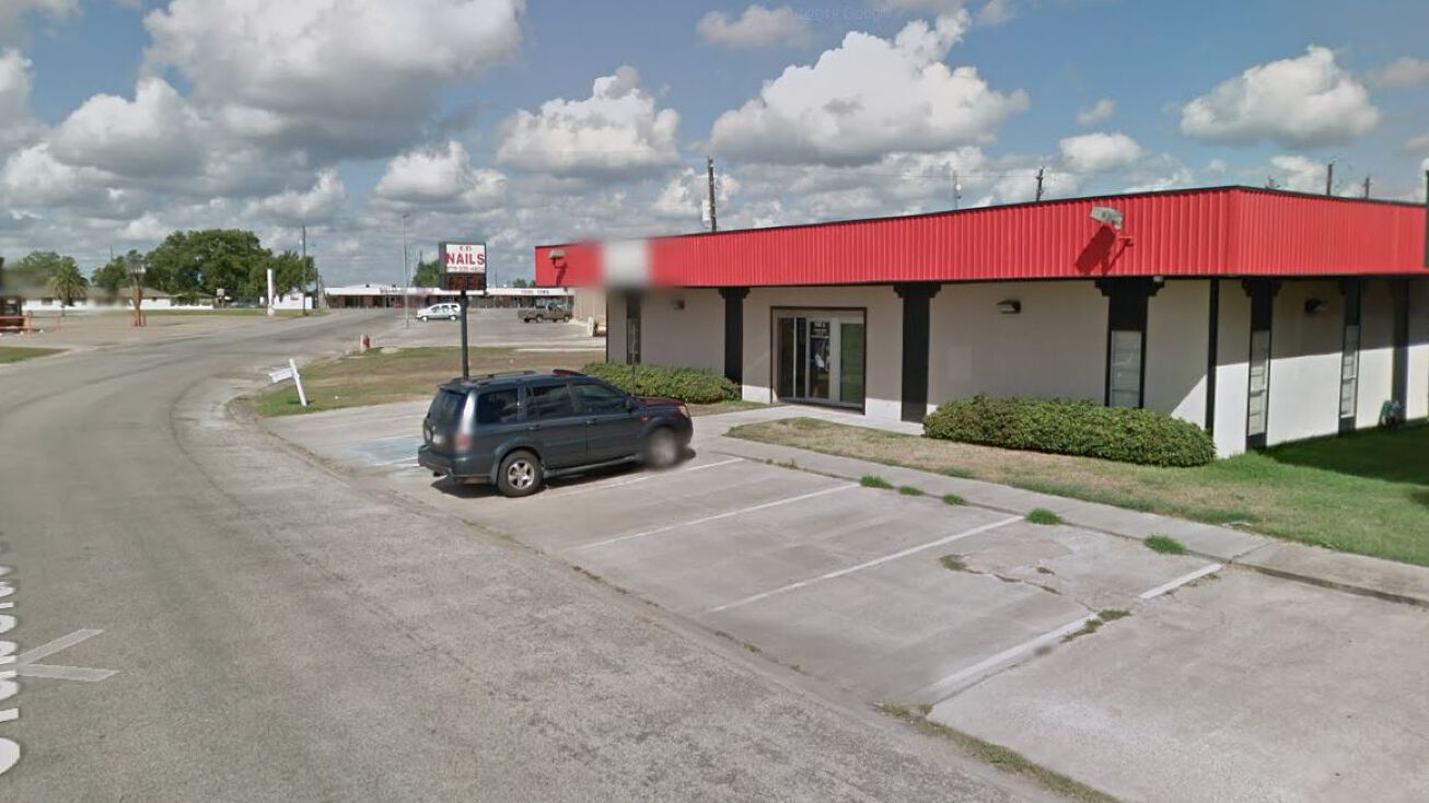 900 Clubside Dr, East Bernard, TX 77435