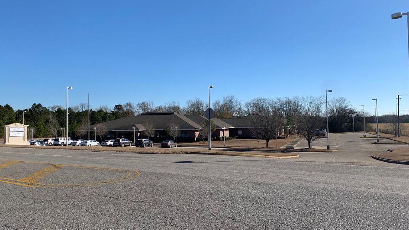 2740 Headland Avenue, Dothan, AL 36303