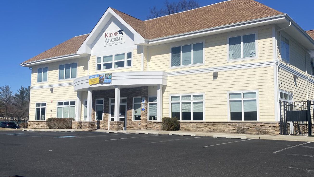 105 Clinton Ave, Eatontown, NJ 07724