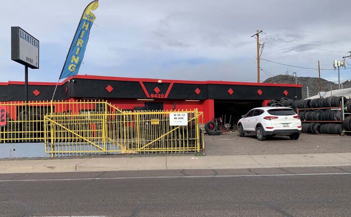 Pictures of Retail property located at 9432 N Cave Creek Rd, Phoenix, AZ 85020 for comps - image #1