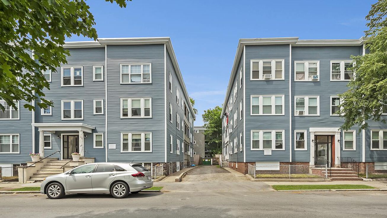 26 Harwood St, Lynn, MA 01902