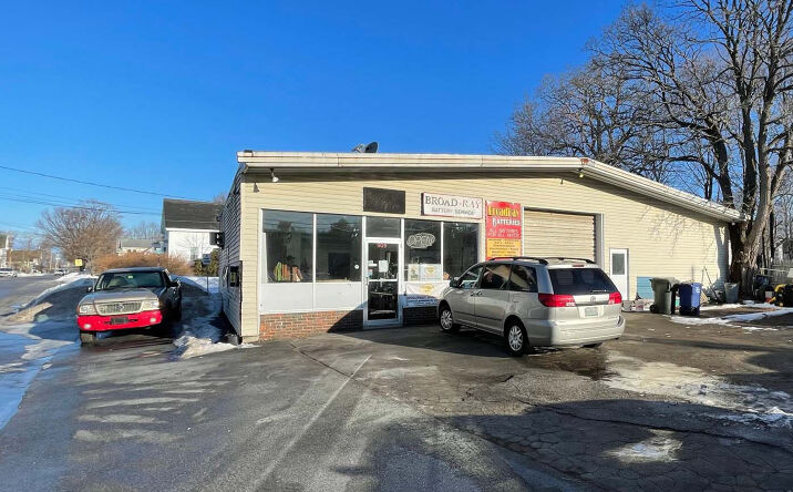 Pictures of Retail property located at 909 Broadway, South Portland, ME 04106 for comps - image #1