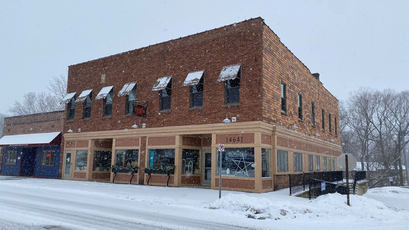 14641 16th Ave, Marne, MI 49435