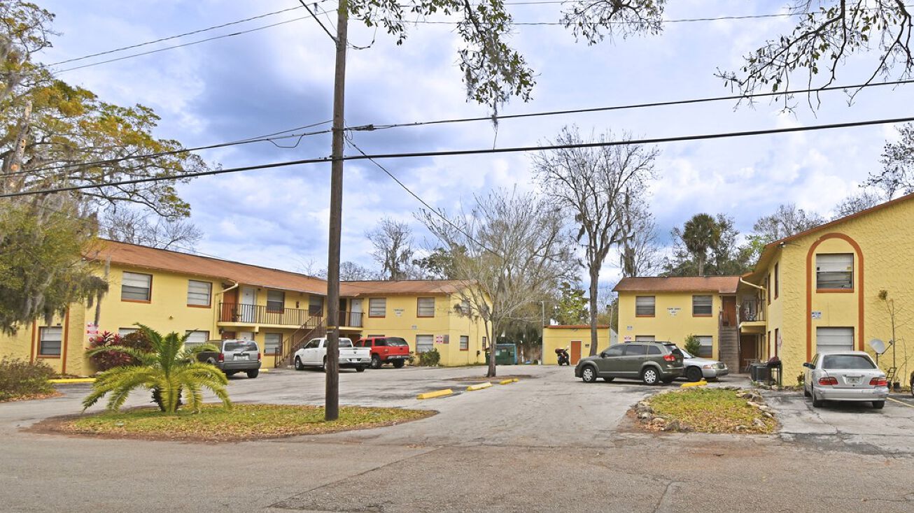 1217 Kennedy Rd, Daytona Beach, FL 32117