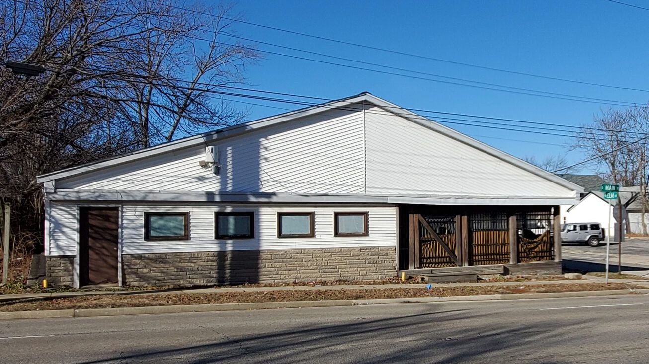 Pictures of Retail property located at 801 S Main St, Bloomington, IL 61701 for sales - image #1