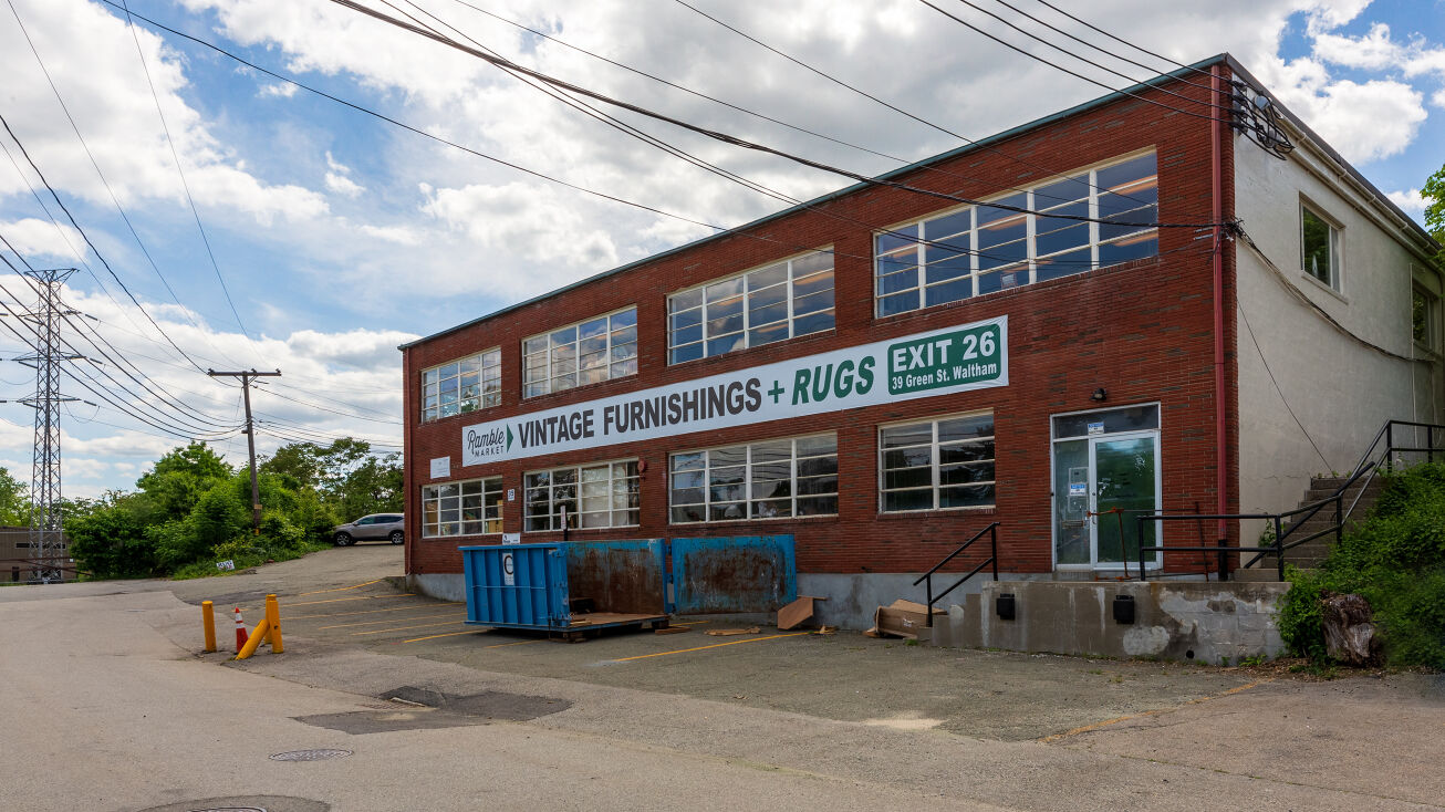 39 Green St, Waltham, MA 02451