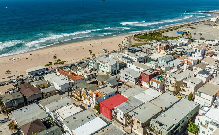 Pictures of Multifamily property located at 127 Seaview St, Manhattan Beach, CA 90266 for comps - image #1