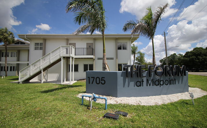 Pictures of Office property located at 1705 Colonial Blvd, Fort Myers, FL 33907 for sales - image #1