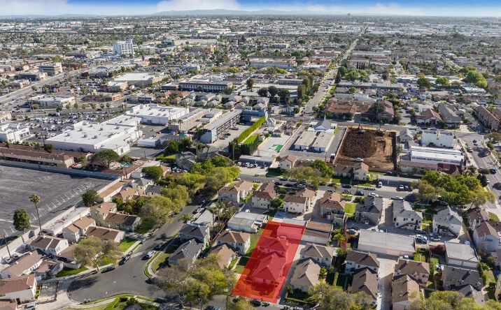 Pictures of Multifamily property located at 15710 Halldale Ave, Gardena, CA 90247 for comps - image #1
