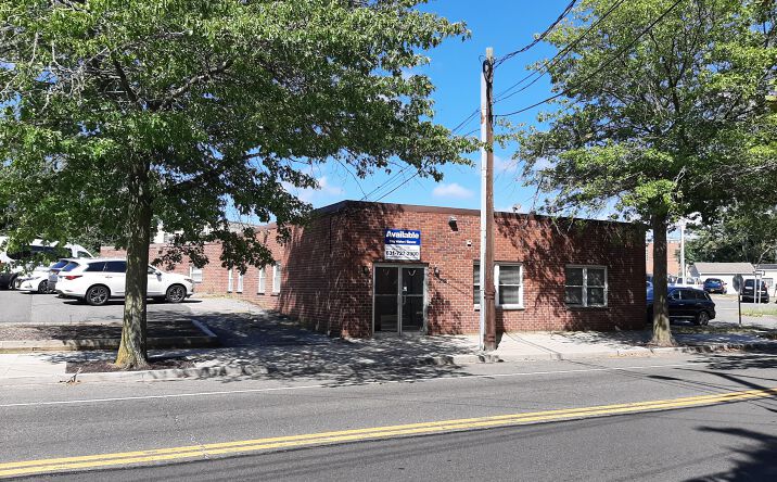 212 W Main St, Riverhead, NY 11901 | Crexi.com