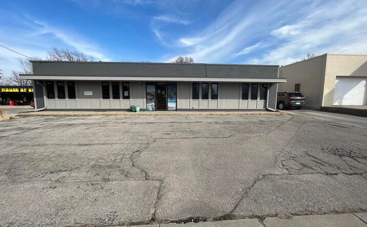 5805 Fleur Dr, Des Moines, IA 50321 | Crexi.com