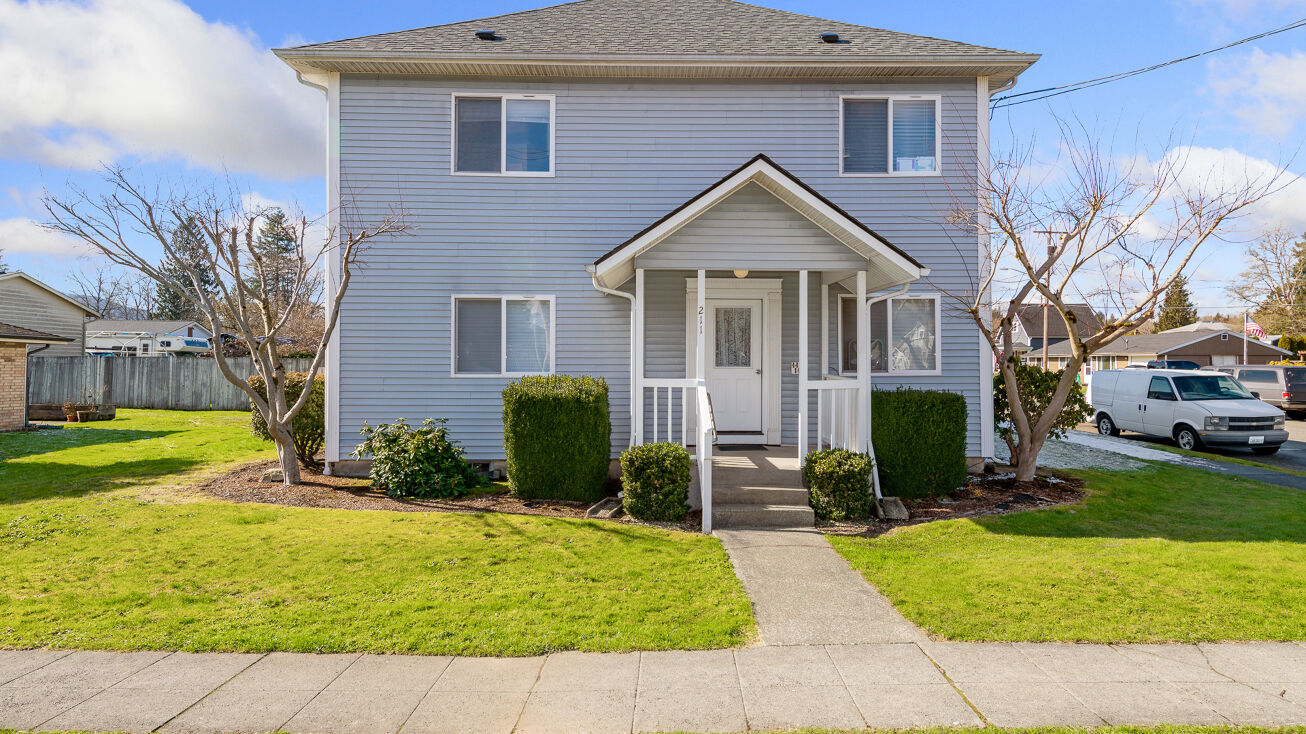 211 4th St, Sultan, WA 98294