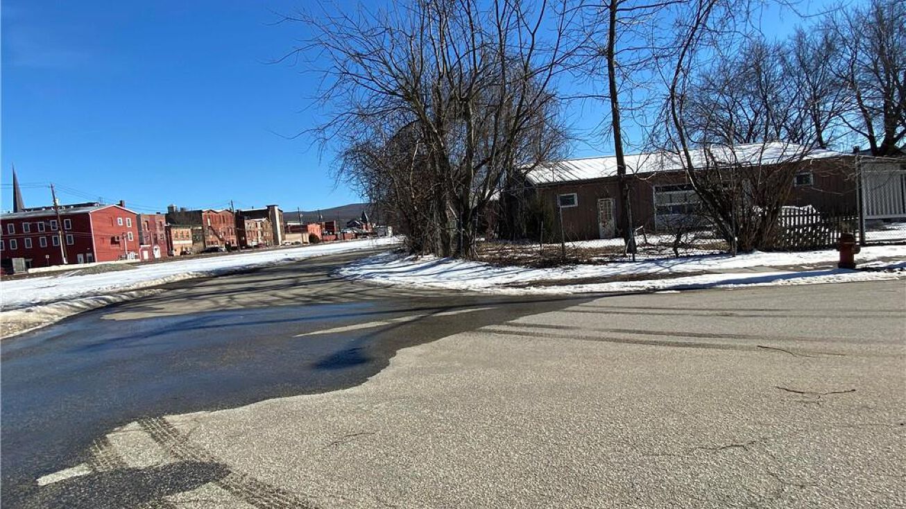 4149 Pike St, Port Jervis, NY 12771