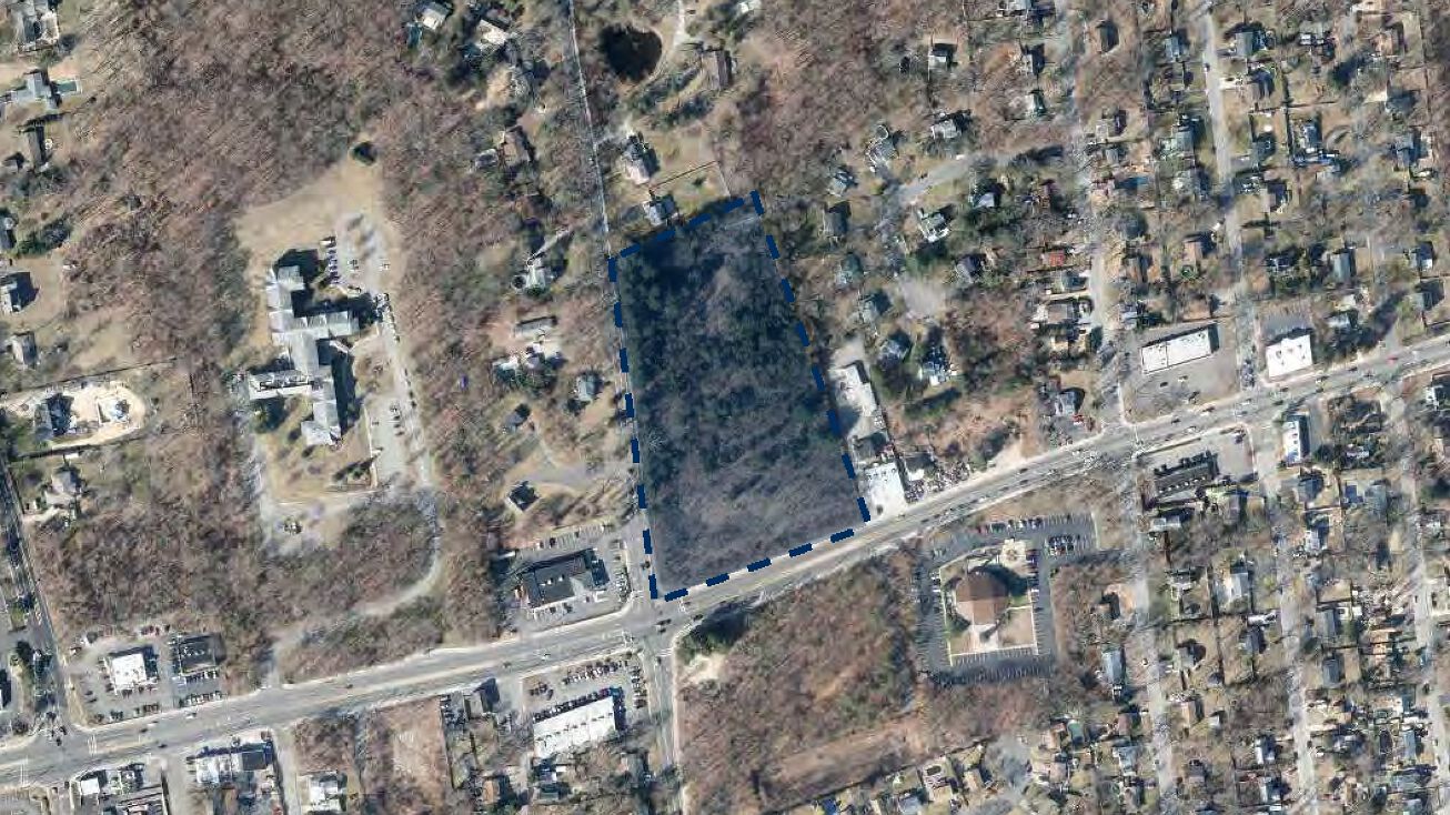 285 Holbrook Rd, Lake Ronkonkoma, NY 11779