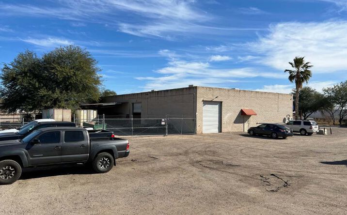 Pictures of Industrial property located at 3705 N Runway Dr, Tucson, AZ 85705 for comps - image #1