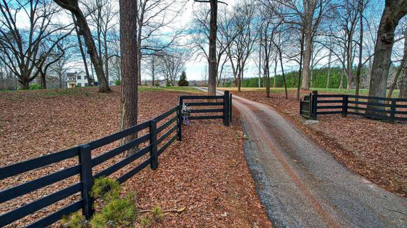 538 Harden Bridge Rd, Commerce, GA 30529