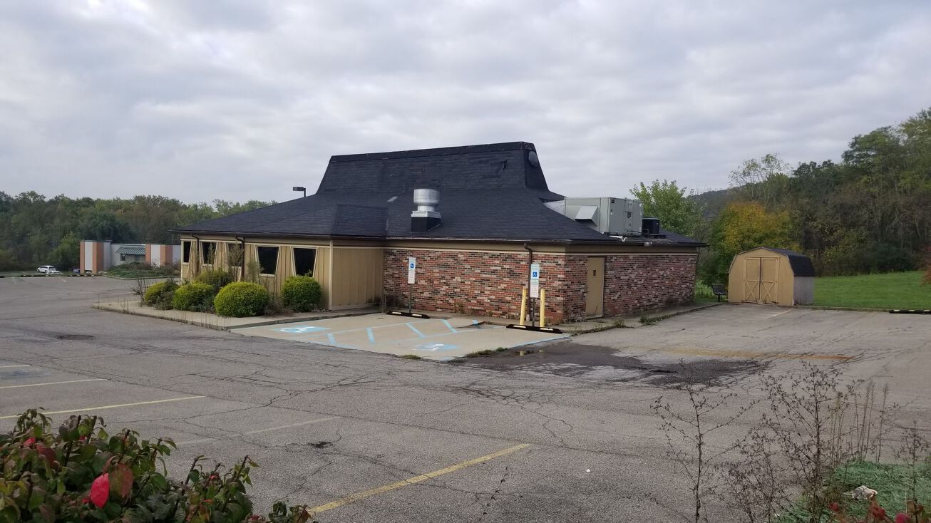 112 Perry Hwy, Zelienople, PA 16063