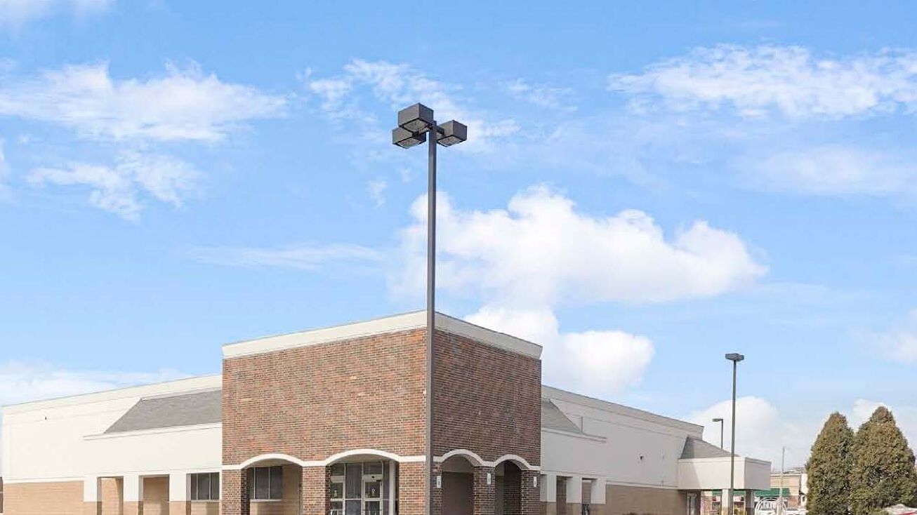 8008 W Brown Deer Rd, Milwaukee, WI 53223