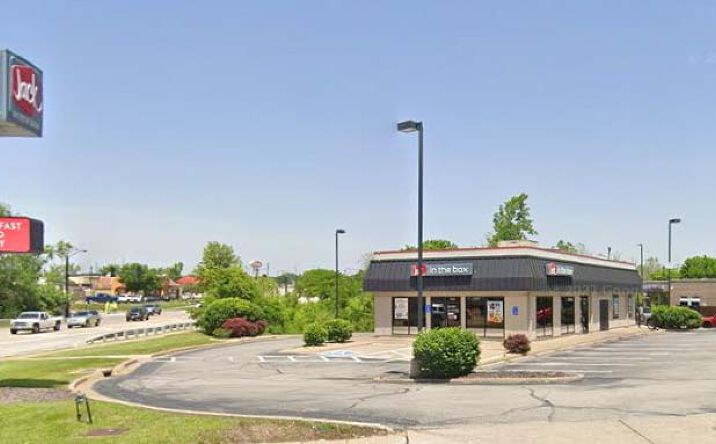 Pictures of Retail property located at 1992 Zumbehl Rd, Saint Charles, MO 63303 for comps - image #1