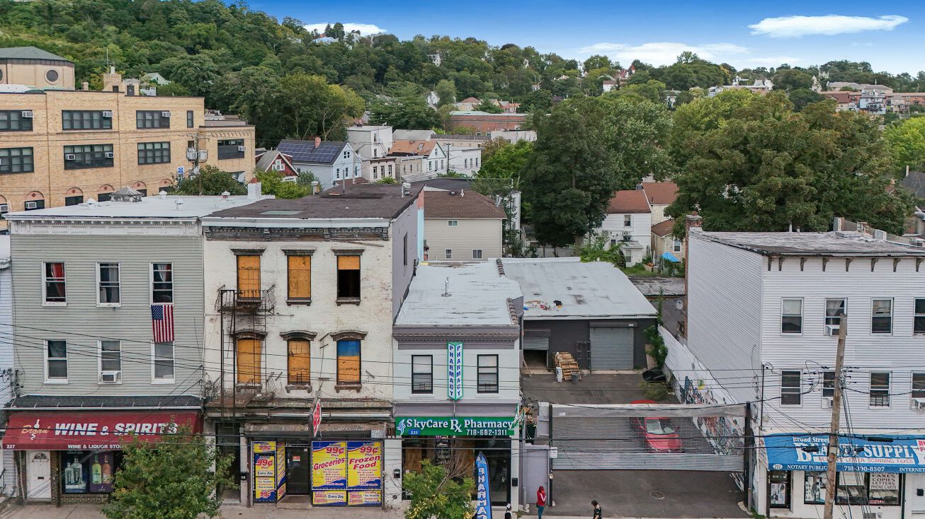Pictures of Mixed Use, Multifamily, Retail property located at 219-225 Broad Street, Staten Island, US 10304 for sales - image #1