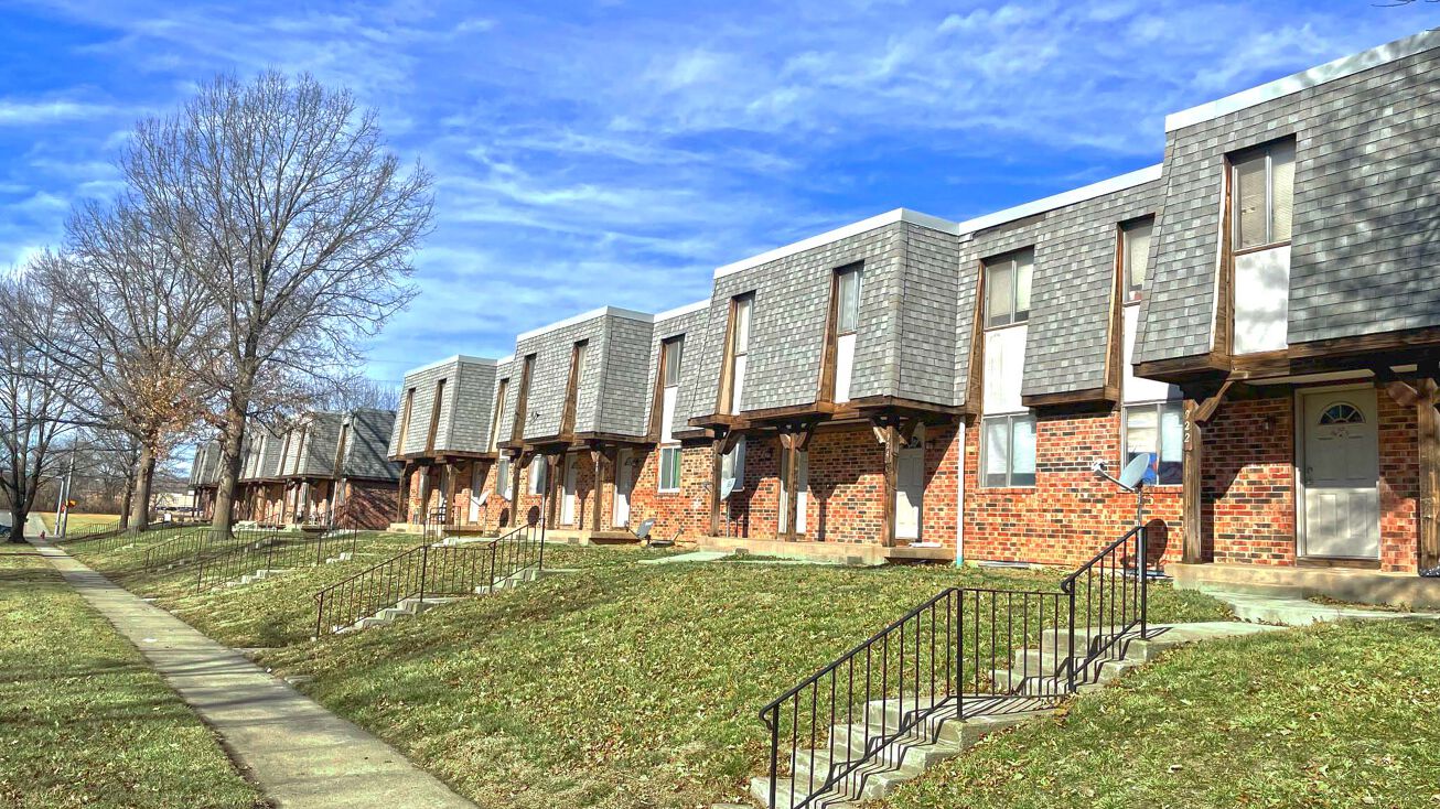 925 Brookside St, Leavenworth, KS 66048