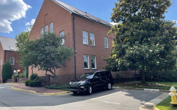 Pictures of Office property located at 4232 King St, Alexandria, VA 22302 for sales - image #1
