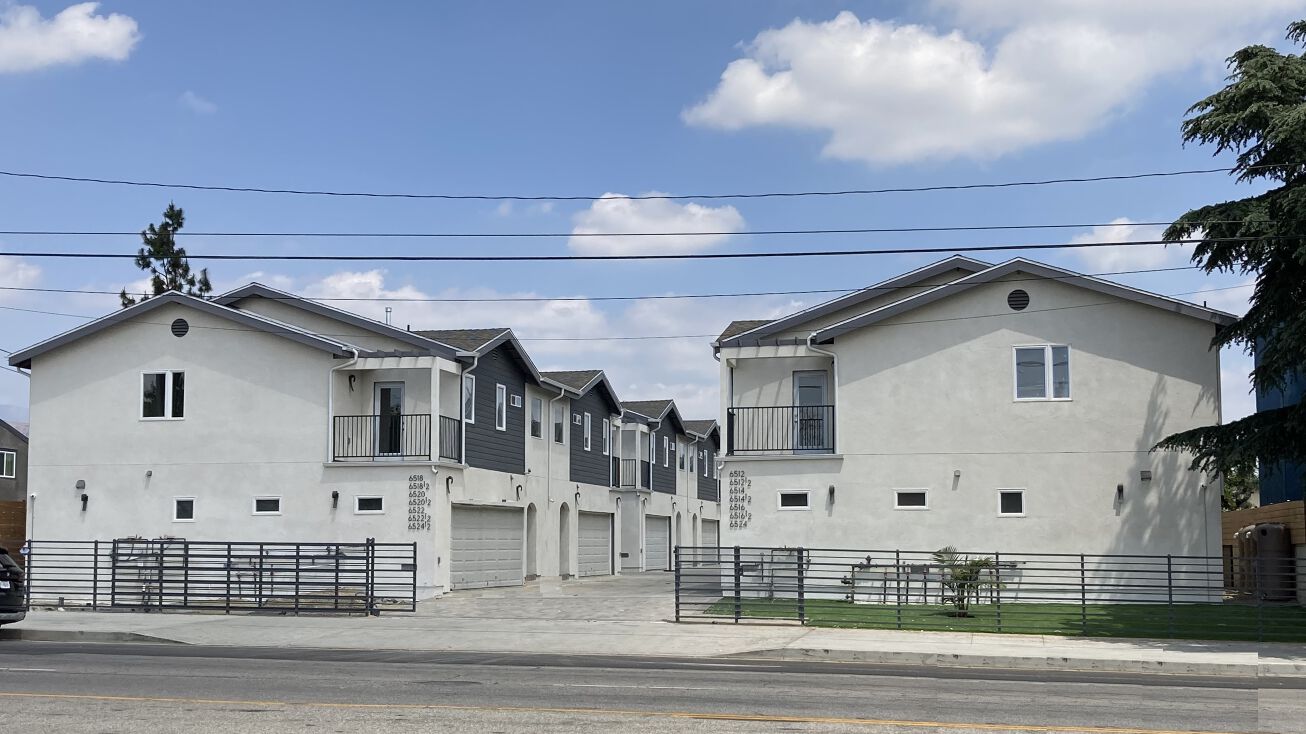 6516 Vineland Ave, Los Angeles, CA 91606