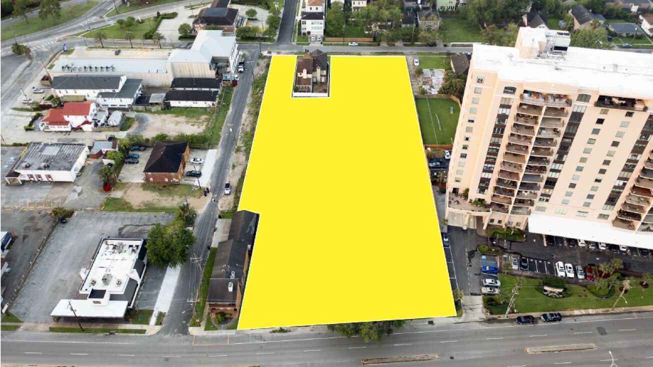 208 Lake Marina Ave, New Orleans, LA 70124