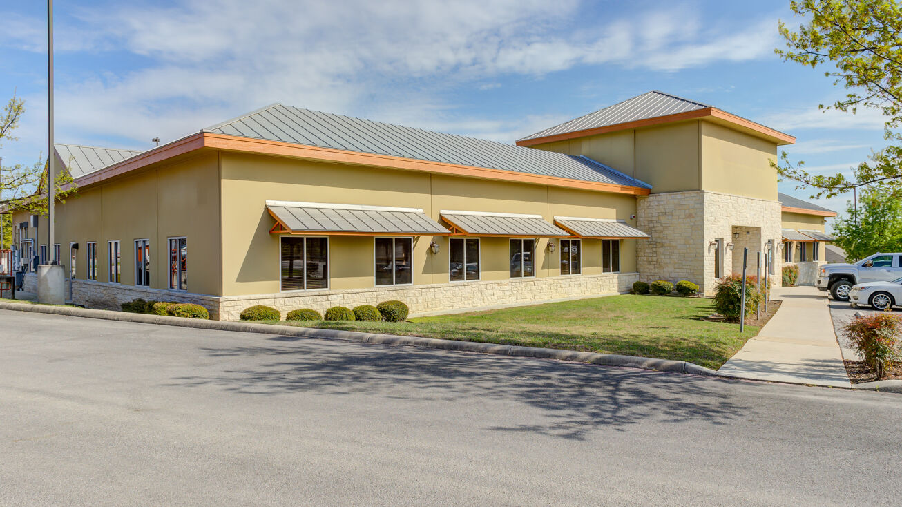 9410 Dugas Dr, San Antonio, TX 78245