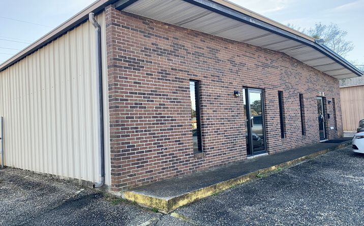 Pictures of Mixed Use, Office, Retail property located at 2463 Eslava Creek Pkwy, Mobile, AL 36606 for comps - image #1