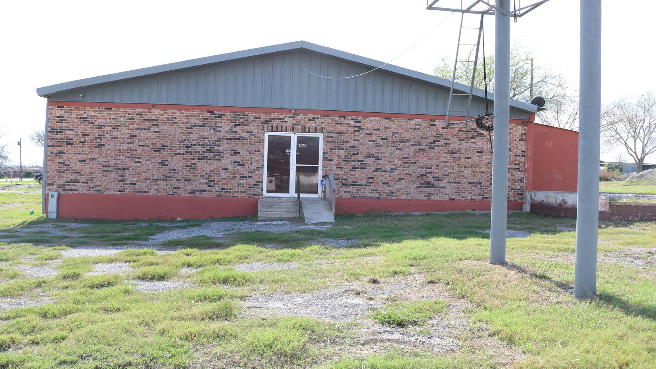 3168 US181, Karnes City, TX 78119