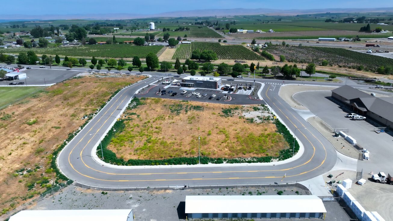 E Wine Country Rd, Grandview, WA 98930