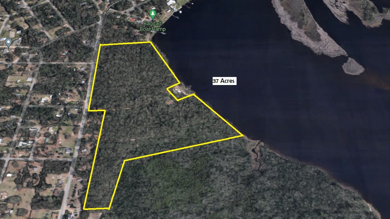 4400 Garcon Point Rd, Milton, FL 32583