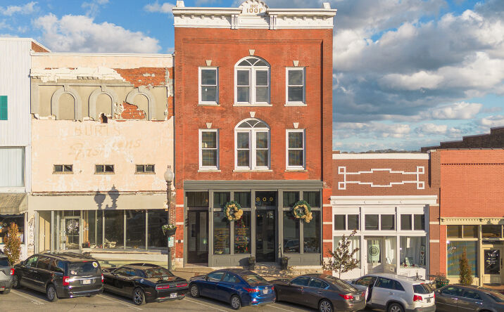 Pictures of Office property located at 809 S Main St, Columbia, TN 38401 for sales - image #1