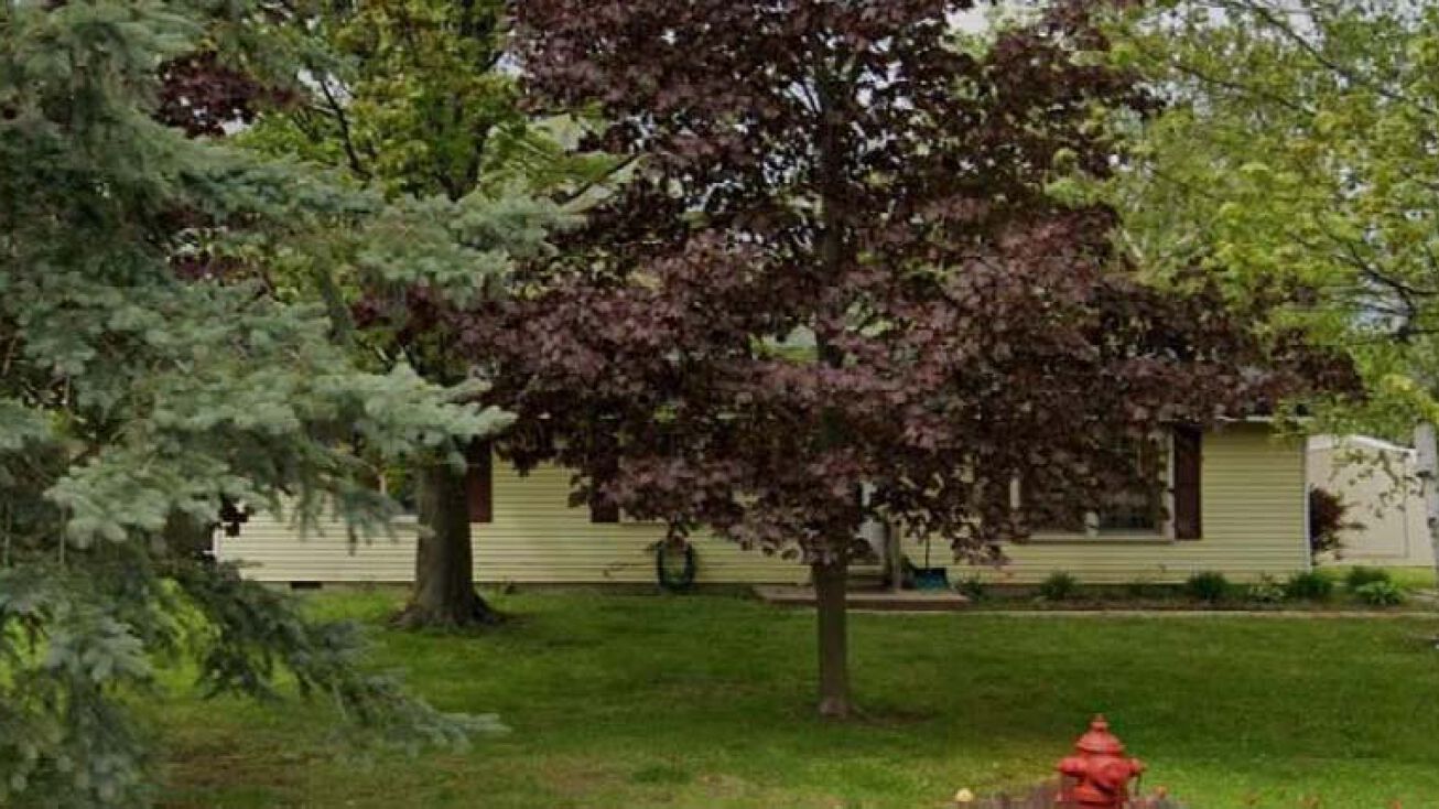 221 Engle St, Imlay City, MI 48444