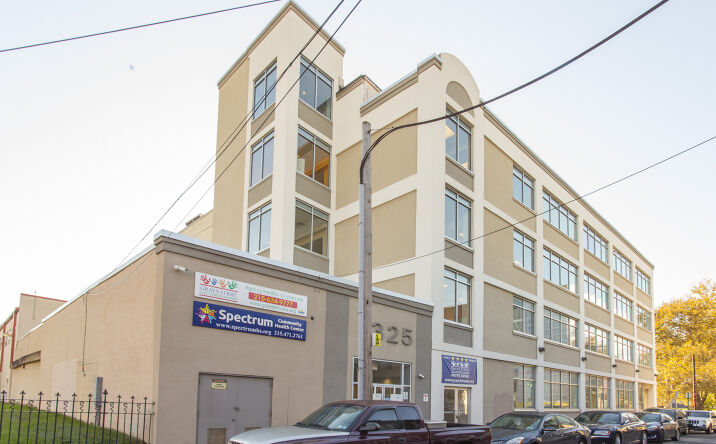Pictures of Office property located at 1325 S 33rd St, Philadelphia, PA 19146 for comps - image #1