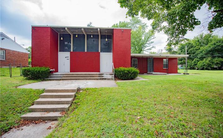 image of property at 4832 OAK GROVE RD Kansas City KS 66106-3563