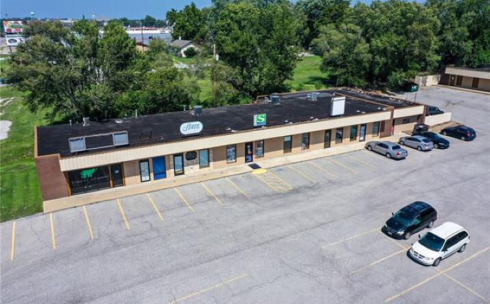 Pictures of Retail property located at 411-425 S Belt Highway, St Joseph, MO 64506 for sales - image #1