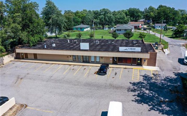 Pictures of Retail property located at 435-441 S Belt Highway, St Joseph, MO 64506 for sales - image #1