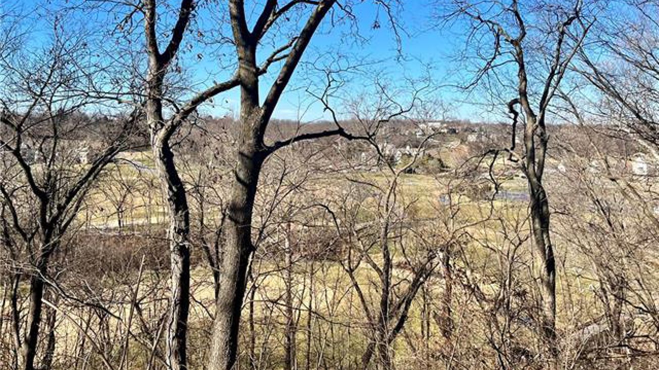 6532 Ridge Road, Parkville, MO 64512