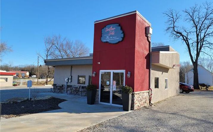 Pictures of Retail property located at 705 N Pearl Street, Paola, KS 66071 for sales - image #1