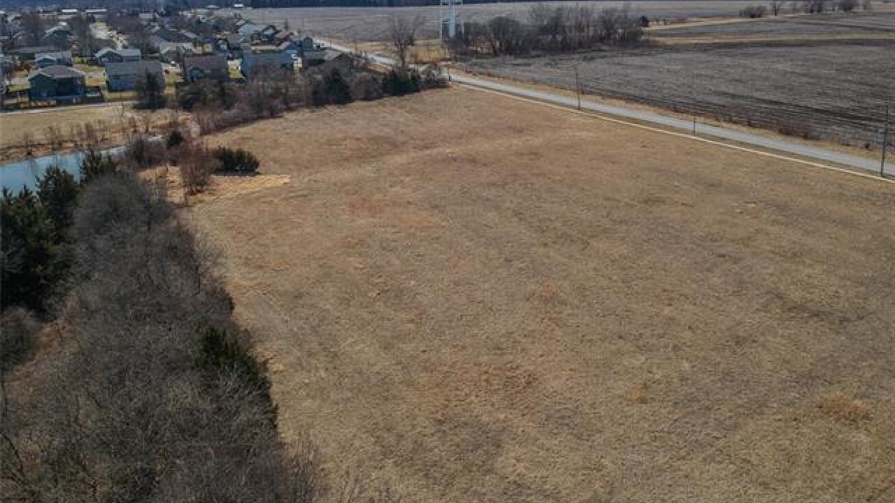 715 W 8th Street, Edgerton, KS 66021