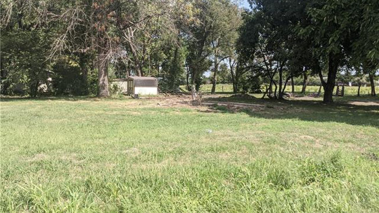 213 S Walnut Street, Centerview, MO 64019