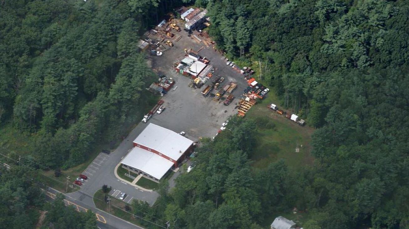 1112 Broadway Rd, Dracut, MA 01826