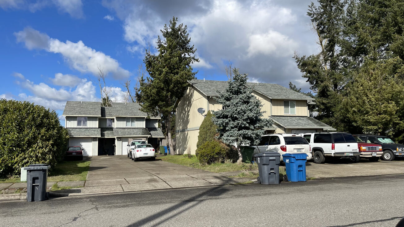 1555 W Locust St, Stayton, OR 97383 Multifamily Property for Sale