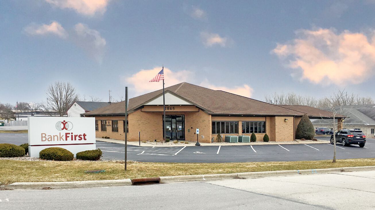 Pictures of Retail property located at 2865 S Ridge Rd, Ashwaubenon, WI