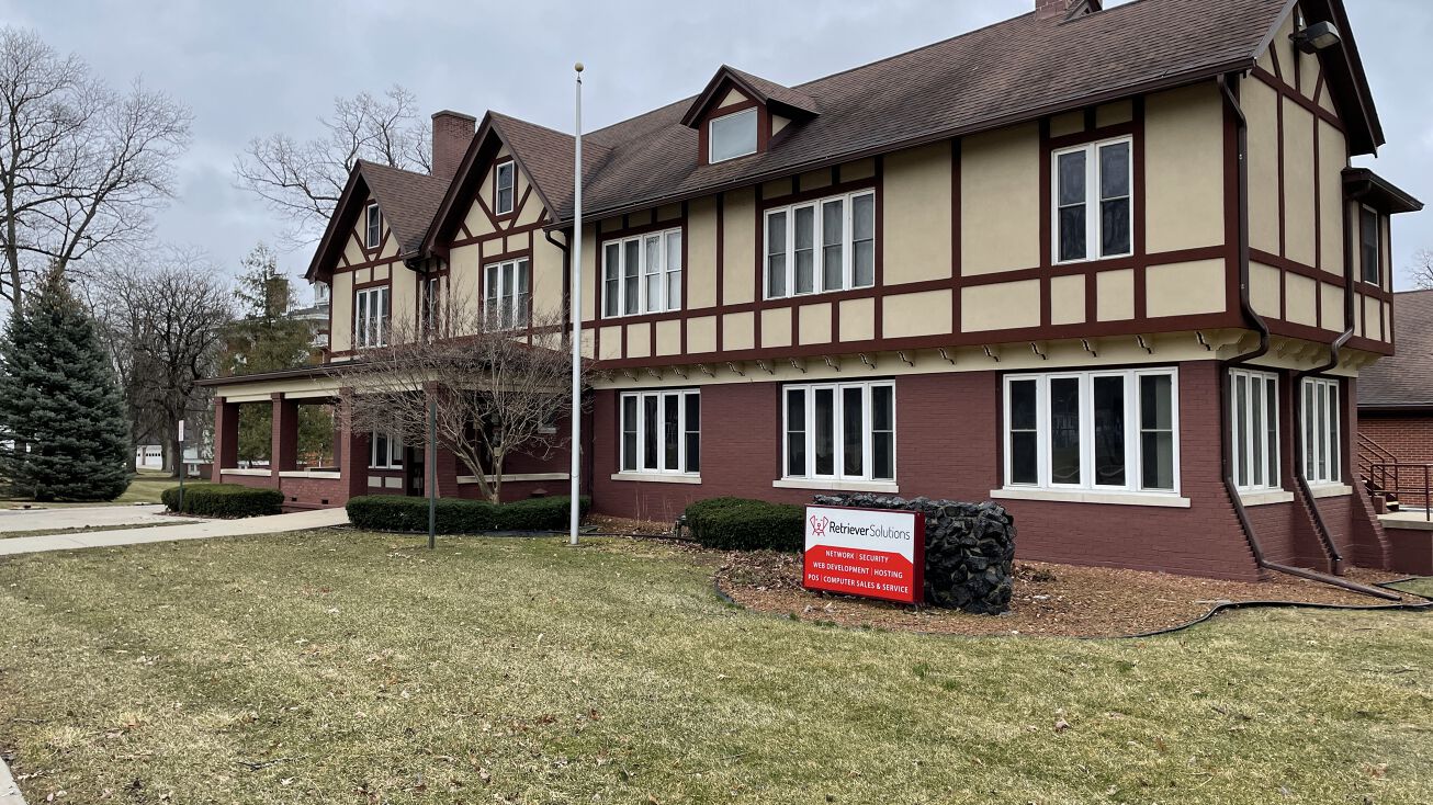 621 W Oliver St, Owosso, MI 48867